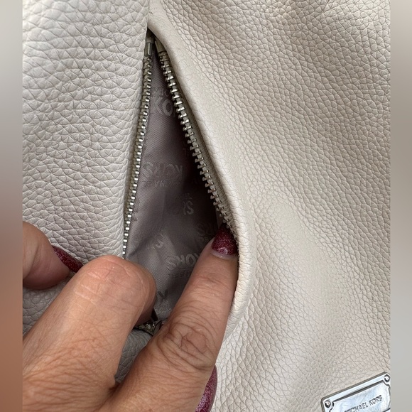 Michael Kors Off White Soft Pebble Leather Hobo Shoulder Bag - Picture 3 of 14